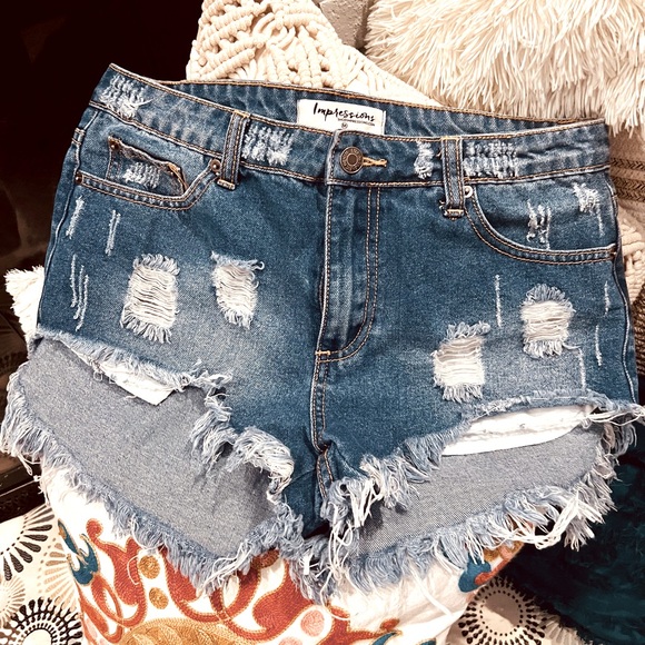 Impressions Cut Off Distressed Ripped Daisy Duke Denim Shorts - Picture 1 of 3